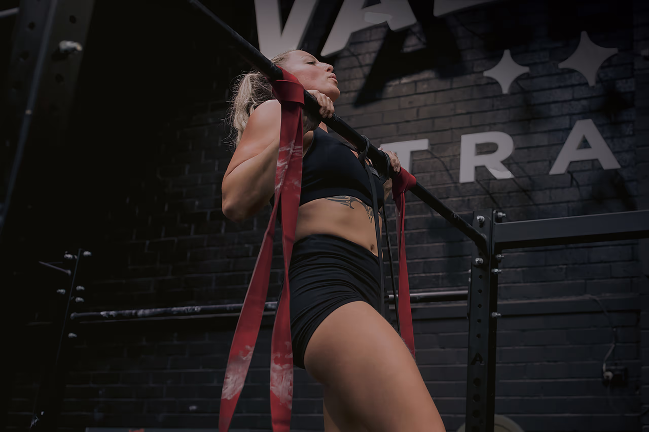 Female Vale Tudo Training athlete doing pulling ups